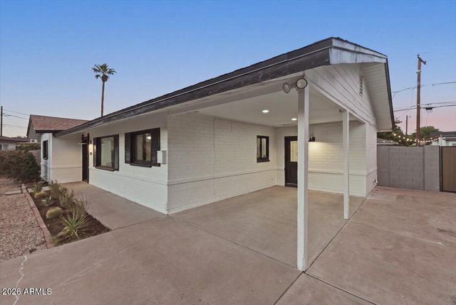 2038 E Cheery Lynne Road, Phoenix, AZ 85016