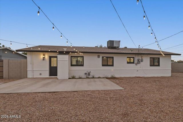 2038 E Cheery Lynne Road, Phoenix, AZ 85016