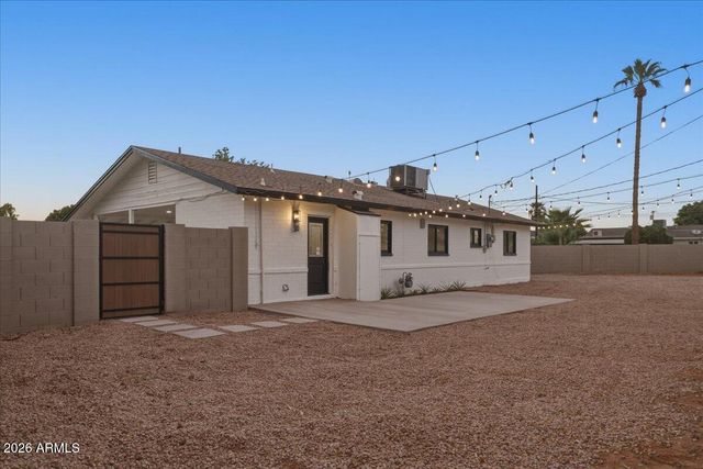 2038 E Cheery Lynne Road, Phoenix, AZ 85016