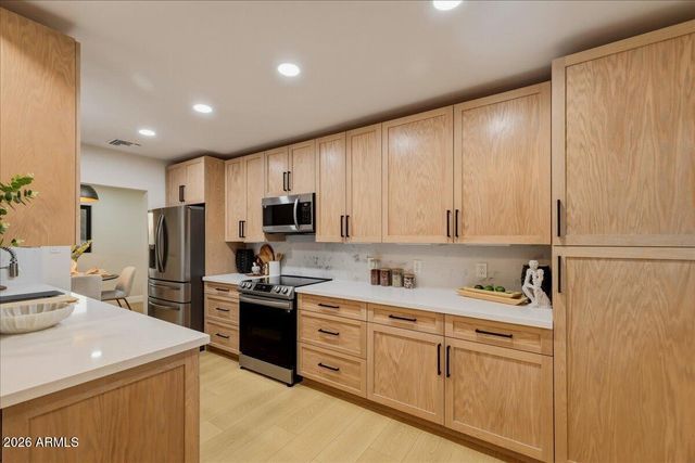2038 E Cheery Lynne Road, Phoenix, AZ 85016