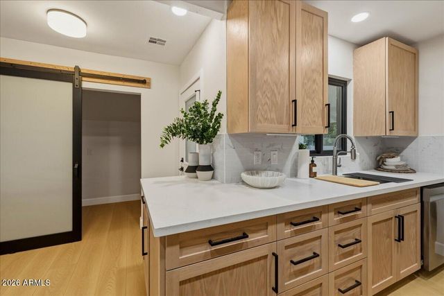 2038 E Cheery Lynne Road, Phoenix, AZ 85016