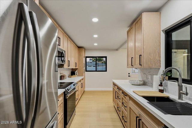2038 E Cheery Lynne Road, Phoenix, AZ 85016