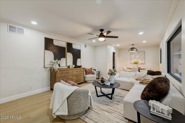 2038 E Cheery Lynne Road, Phoenix, AZ 85016