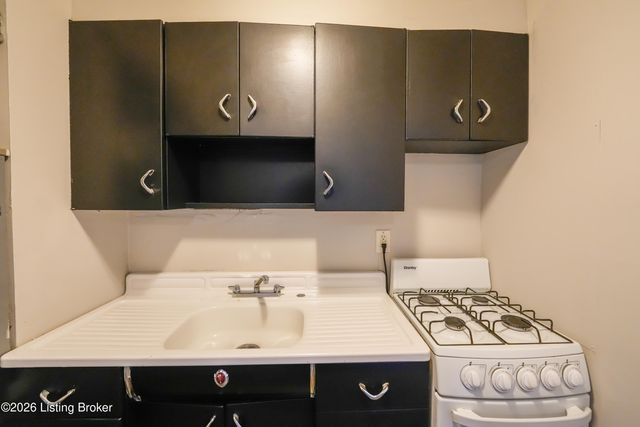 2220 Heather Ln 1, Louisville, KY 40218