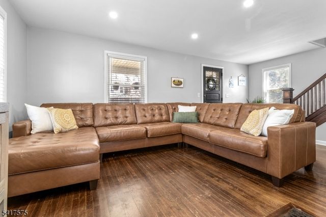 13 Whitehouse Ave, Readington Twp., NJ 08889