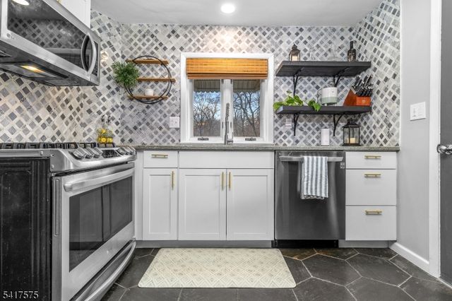 13 Whitehouse Ave, Readington Twp., NJ 08889