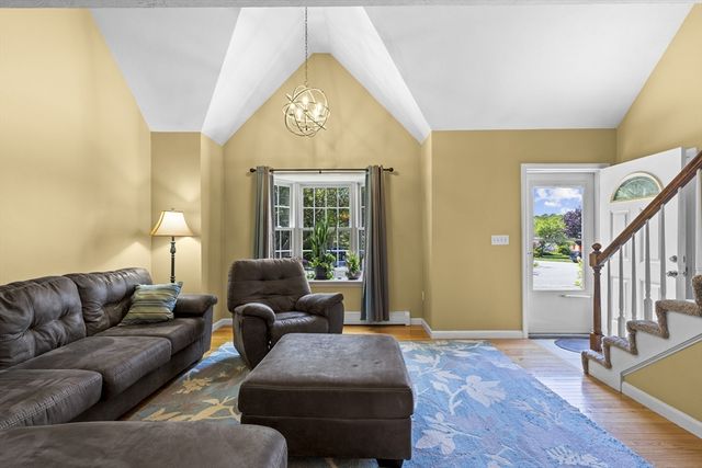 29 Sheffield Pl, Mashpee, MA 02649