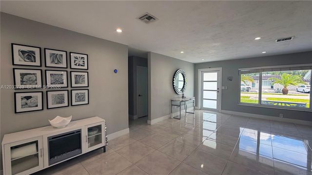 10455 SW 42nd Terrace, Miami, FL 33165