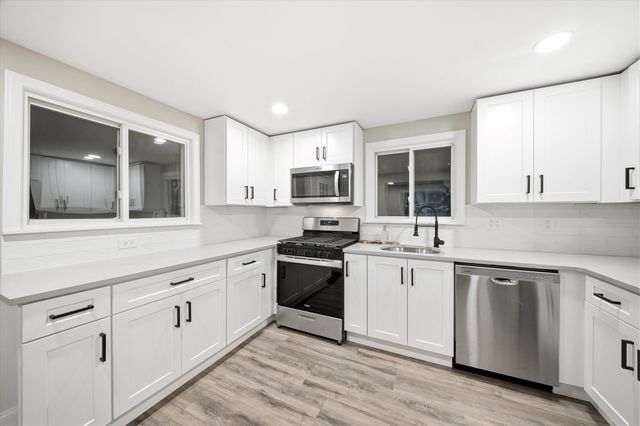 1093 Cilley Road, Manchester, NH 03103