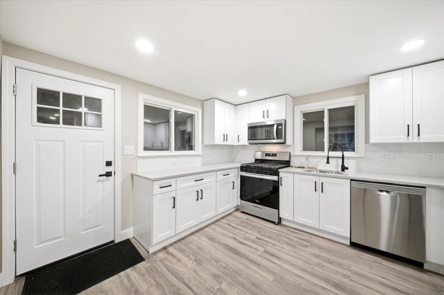 1093 Cilley Road, Manchester, NH 03103