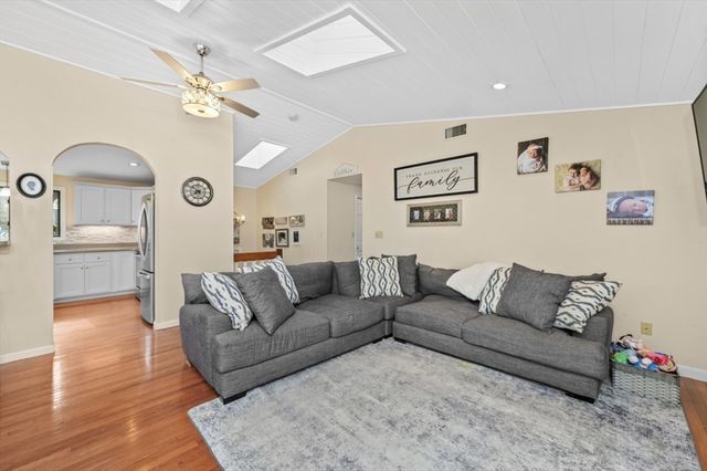 1 East St, North Reading, MA 01864