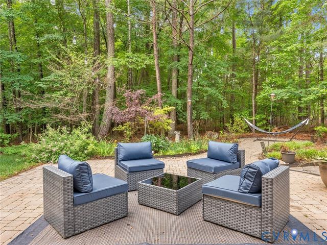 5073 Red Fern Ct, Midlothian, VA 23112