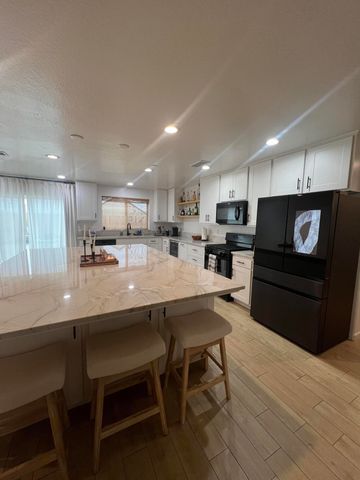 788 Apple Street, Dinuba, CA 93618