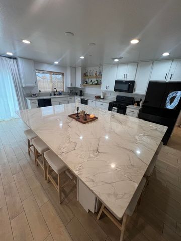 788 Apple Street, Dinuba, CA 93618