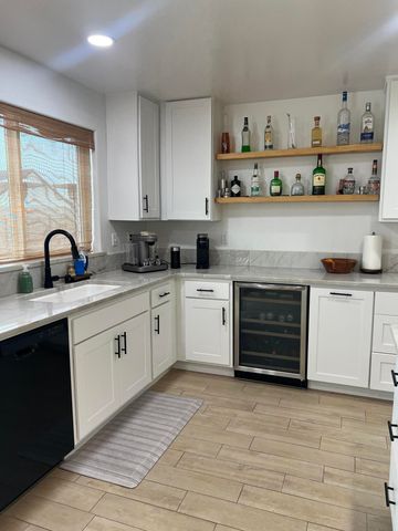 788 Apple Street, Dinuba, CA 93618