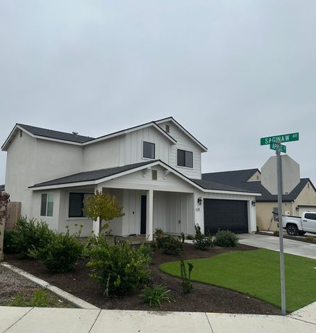 788 Apple Street, Dinuba, CA 93618