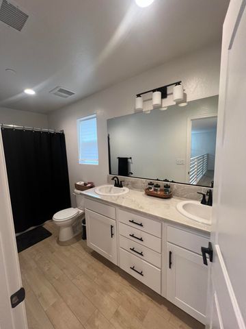 788 Apple Street, Dinuba, CA 93618