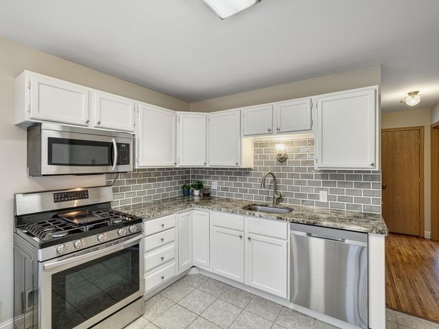 4247 Limestone Drive, Eagan, MN 55122