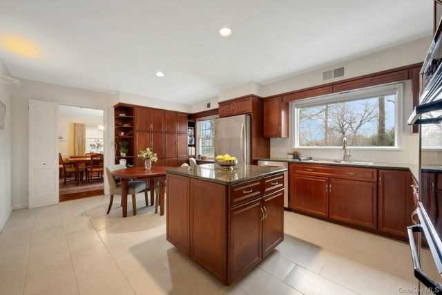 48 Highland Circle, Bronxville, NY 10708