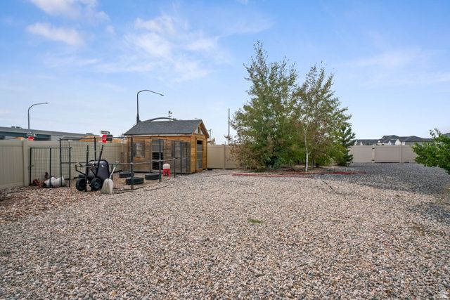 2352 W ISLAND DR, Kaysville, UT 84037