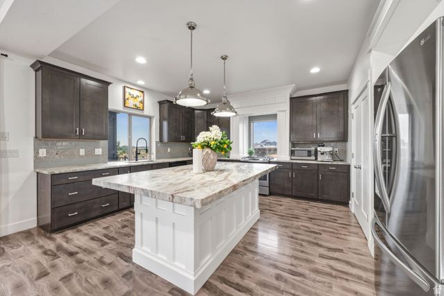 2352 W ISLAND DR, Kaysville, UT 84037