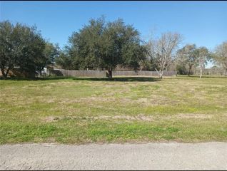 6902 Moore Road, Hitchcock, TX 77563