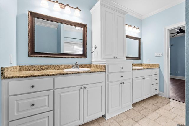 27776 Lakeshore Dr, Walker, LA 70785