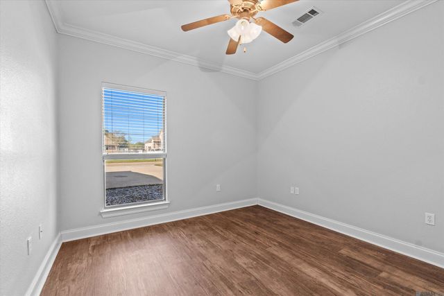 27776 Lakeshore Dr, Walker, LA 70785