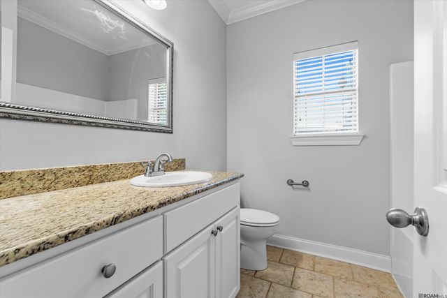 27776 Lakeshore Dr, Walker, LA 70785