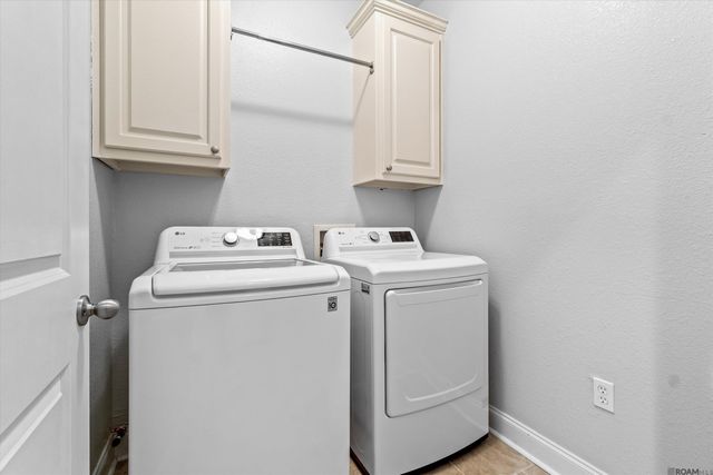 27776 Lakeshore Dr, Walker, LA 70785