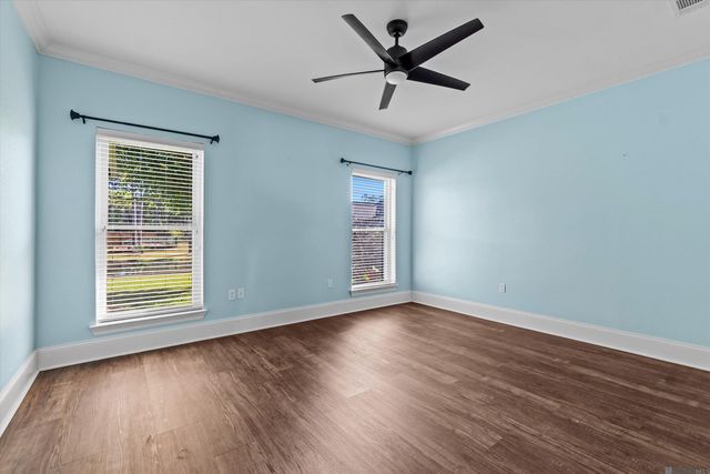 27776 Lakeshore Dr, Walker, LA 70785