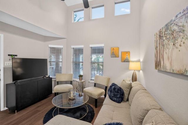 2104 Cullen Ave 7-211, Austin, TX 78757