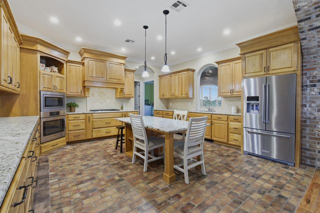 2855 W Tank Farm Rd, Lake Charles, LA 70605