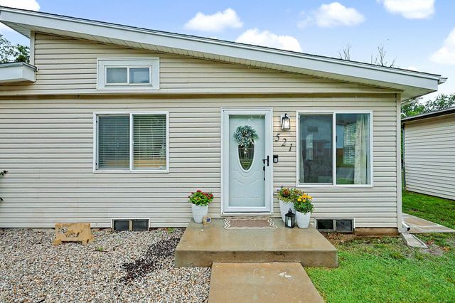 521 S Westview Drive, Derby, KS 67037