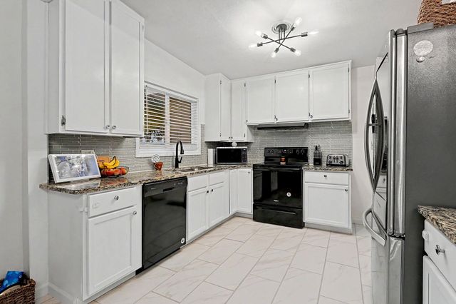 521 S Westview Drive, Derby, KS 67037