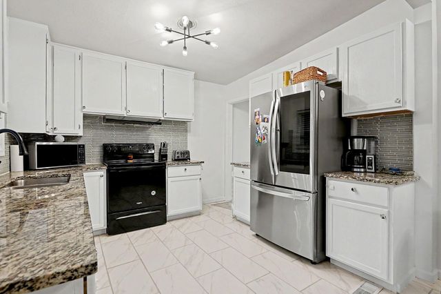 521 S Westview Drive, Derby, KS 67037