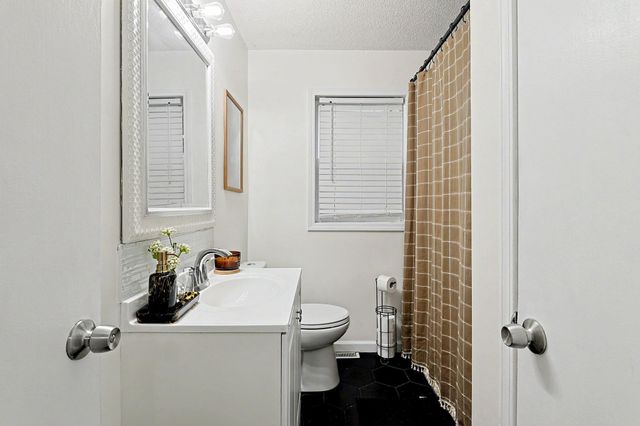 521 S Westview Drive, Derby, KS 67037