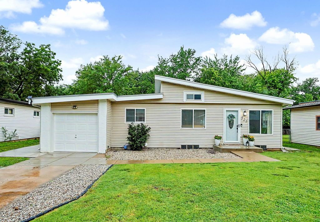 521 S Westview Drive, Derby, KS 67037