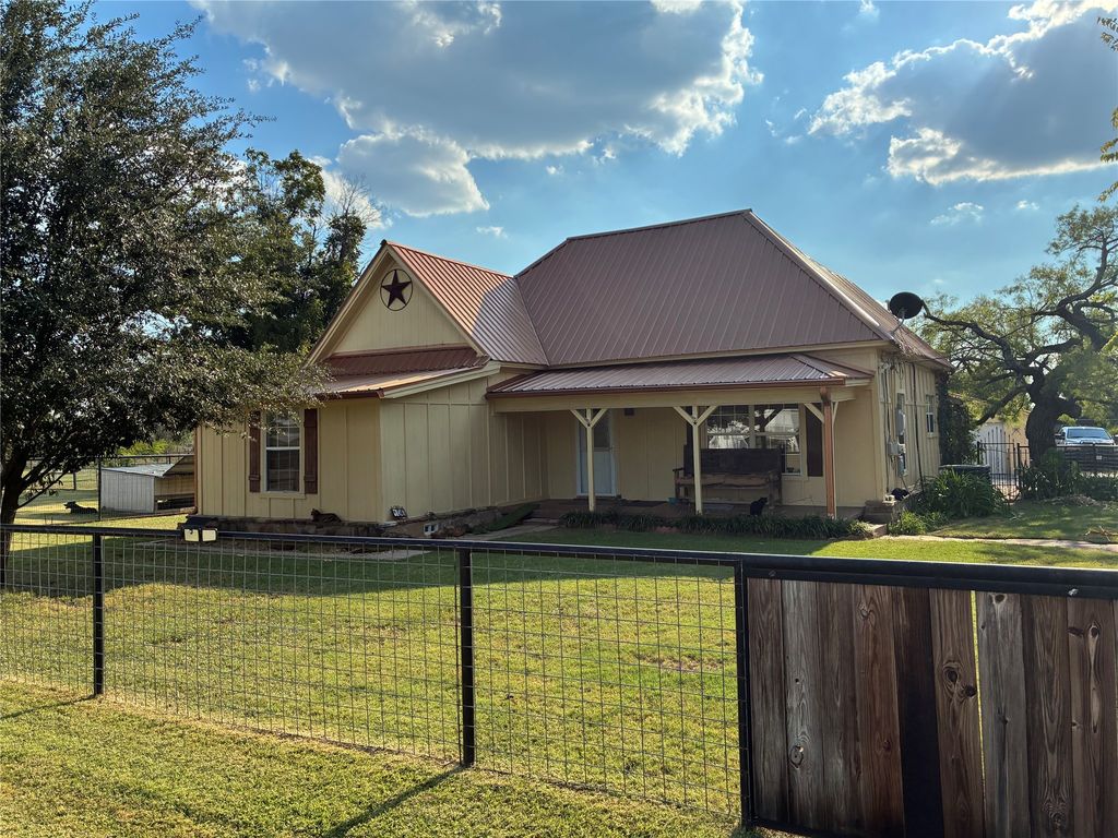 106 S Houston Street, Millsap, TX 76066