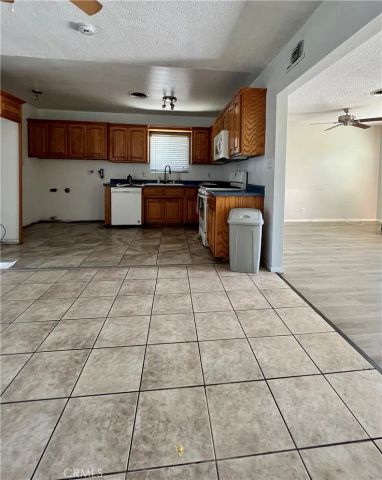 7142 Church, Highland, CA 92346