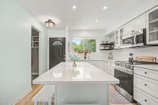 2059 La Mer Lane 17, Haslett, MI 48840