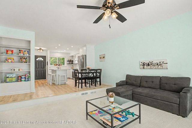 2059 La Mer Lane 17, Haslett, MI 48840