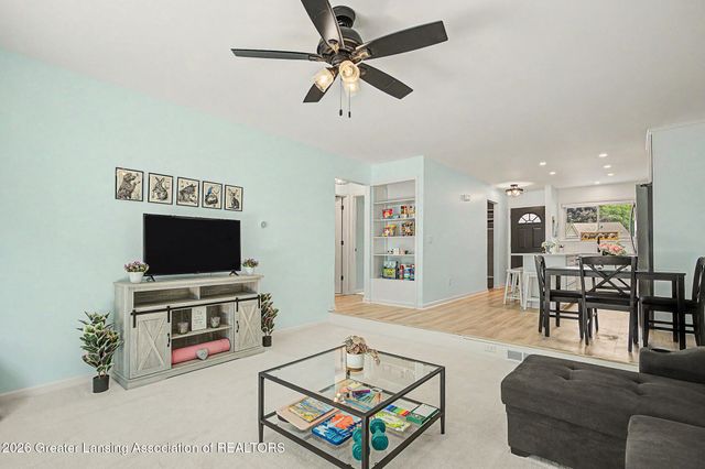 2059 La Mer Lane 17, Haslett, MI 48840