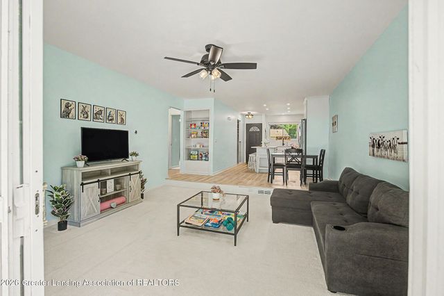 2059 La Mer Lane 17, Haslett, MI 48840
