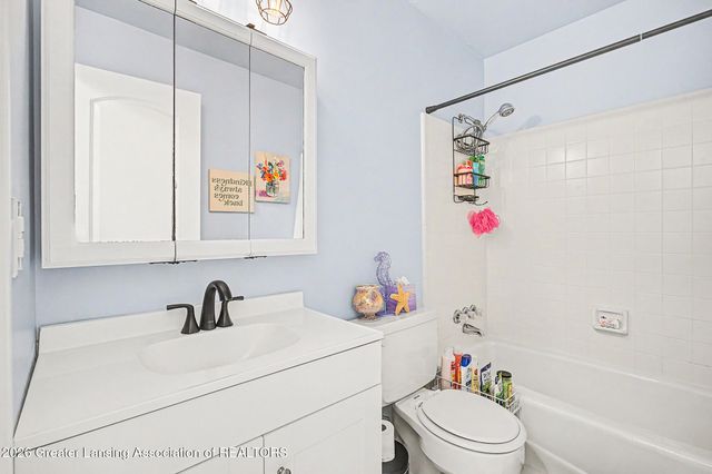 2059 La Mer Lane 17, Haslett, MI 48840