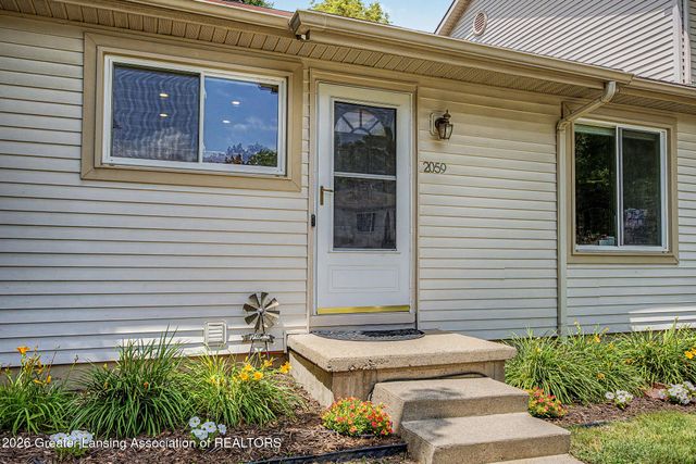 2059 La Mer Lane 17, Haslett, MI 48840