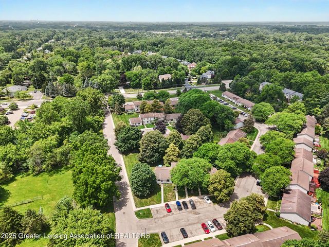 2059 La Mer Lane 17, Haslett, MI 48840