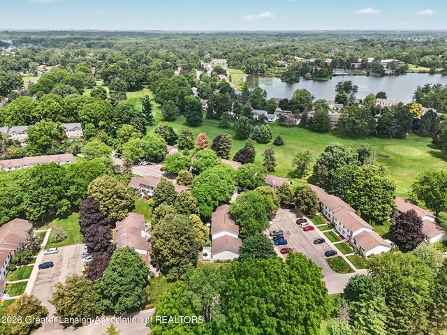 2059 La Mer Lane 17, Haslett, MI 48840