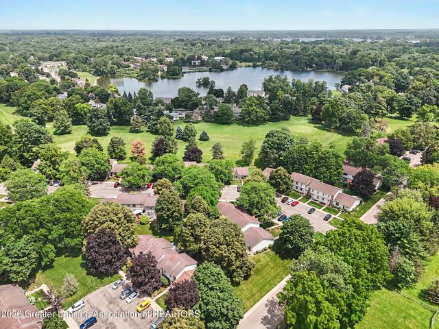 2059 La Mer Lane 17, Haslett, MI 48840