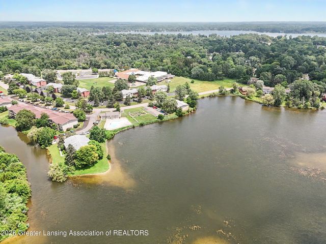 2059 La Mer Lane 17, Haslett, MI 48840